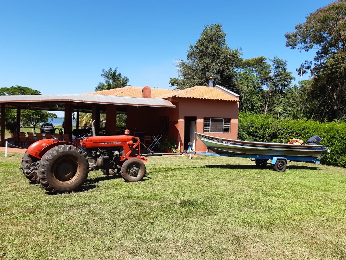 Trator e bote